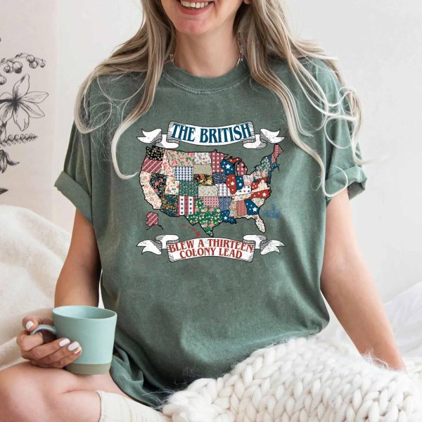 The British Blew a Thirteen Colony Lead T-Shirt – Vintage US Map Quilt Pattern – Retro 4th of July American Flag 1776 Tee - Image 3